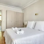 Refined & Cozy Stay In Paris