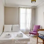 Refined & Cozy Stay In Paris